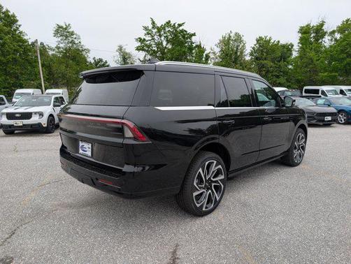 Infinite Black Metallic Clearcoat 2026 Lincoln Navigator Black Label