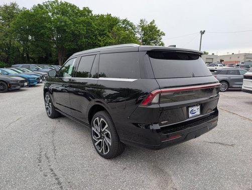 Infinite Black Metallic Clearcoat 2026 Lincoln Navigator Black Label