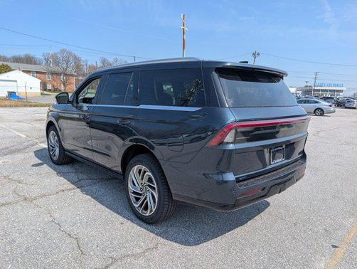 Flight Blue Metallic Clearcoat 2026 Lincoln Navigator Reserve