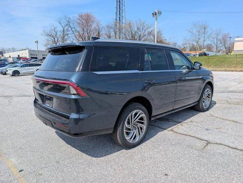 Flight Blue Metallic Clearcoat 2026 Lincoln Navigator Reserve