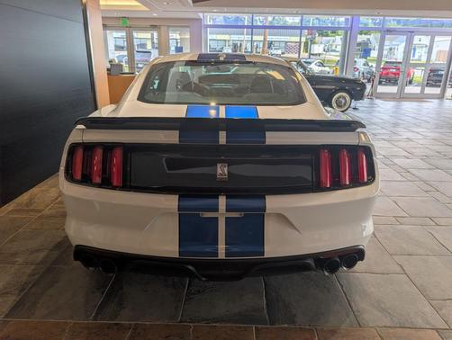 Oxford White 2018 Ford Shelby GT350 Base
