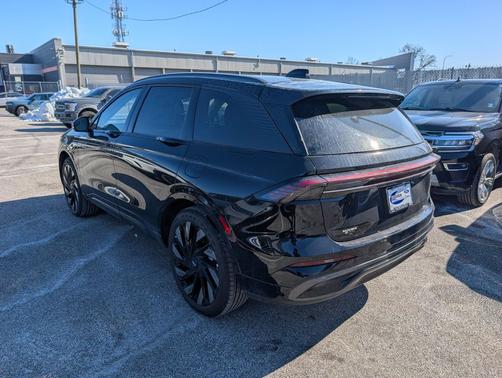 Infinite Black Metallic Clearcoat 2026 Lincoln Nautilus Reserve