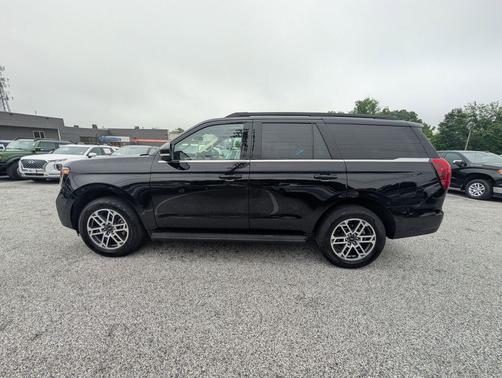 Black Metallic 2025 Ford Expedition Active