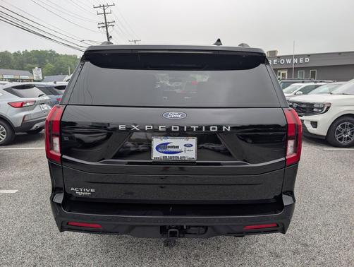 Black Metallic 2025 Ford Expedition Active