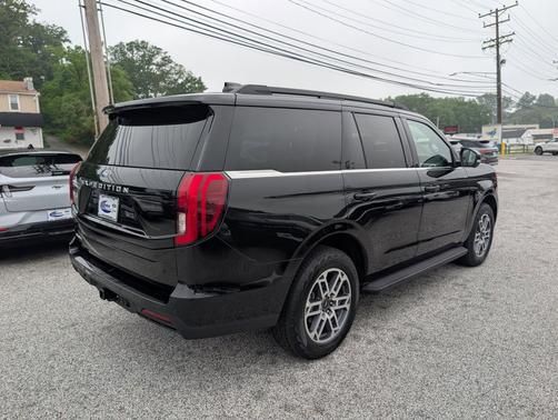 Black Metallic 2025 Ford Expedition Active