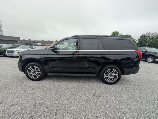 Black Metallic 2025 Ford Expedition Active