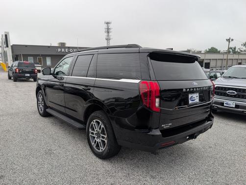 Black Metallic 2025 Ford Expedition Active