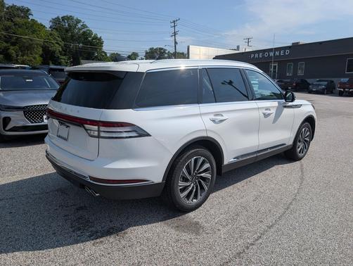 Pristine White Metallic Tri-Coat 2026 Lincoln Aviator Premiere