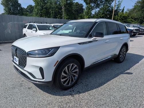 Pristine White Metallic Tri-Coat 2026 Lincoln Aviator Premiere