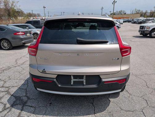 2023 Volvo XC40 B5 Ultimate Bright Theme