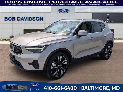 2023 Volvo XC40 B5 Ultimate Bright Theme