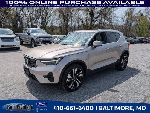 2023 Volvo XC40 B5 Ultimate Bright Theme