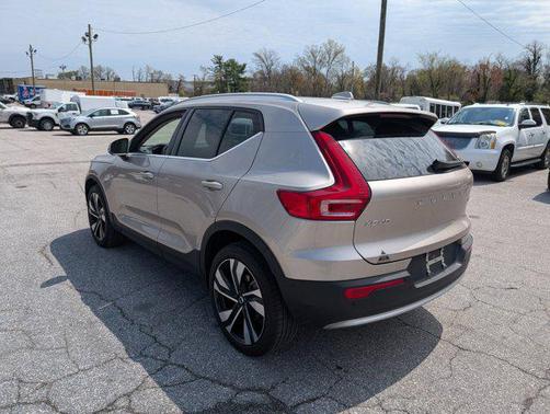 2023 Volvo XC40 B5 Ultimate Bright Theme