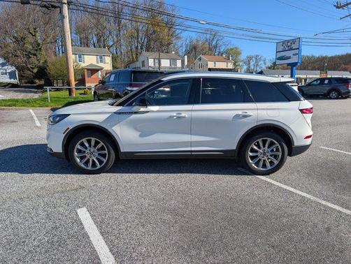 Pristine White Metallic Tri-Coat 2022 Lincoln Corsair Standard