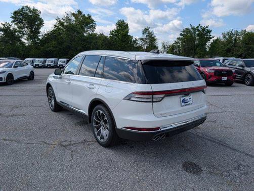 Pristine White Metallic Tri-Coat 2026 Lincoln Aviator Premiere