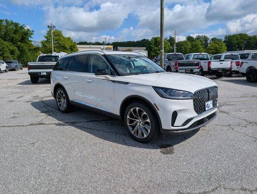 Pristine White Metallic Tri-Coat 2026 Lincoln Aviator Premiere
