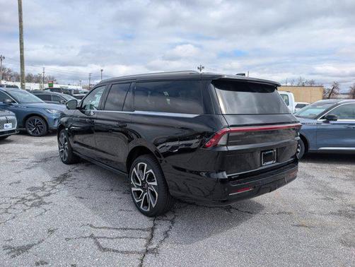 Infinite Black Metallic Clearcoat 2026 Lincoln Navigator Black Label