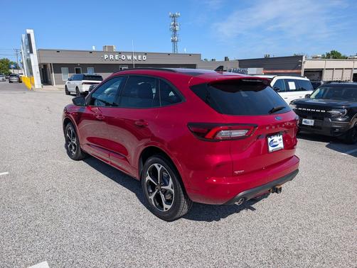 Rapid Red Metallic Tinted Clearcoat 2023 Ford Escape ST-Line Select