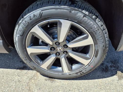 2025 Honda Pilot Touring 8-Passenger