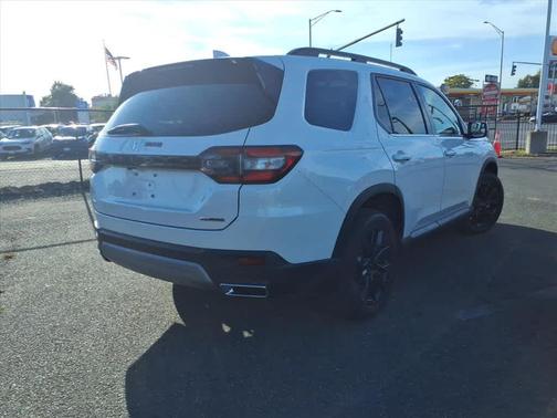 2025 Honda Pilot Touring 8-Passenger