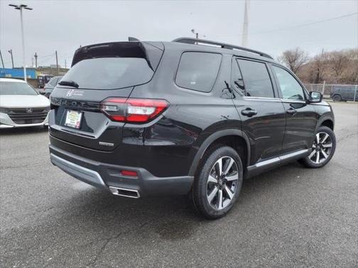 2025 Honda Pilot Touring 8-Passenger