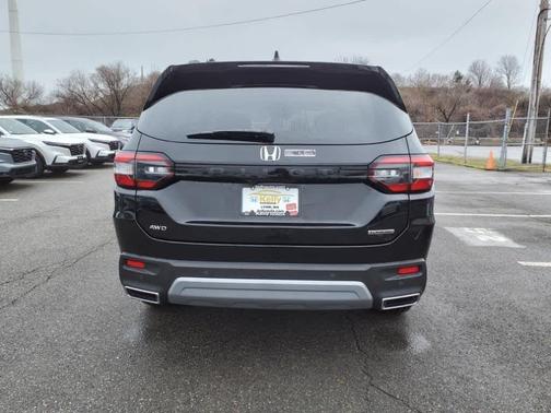 2025 Honda Pilot Touring 8-Passenger