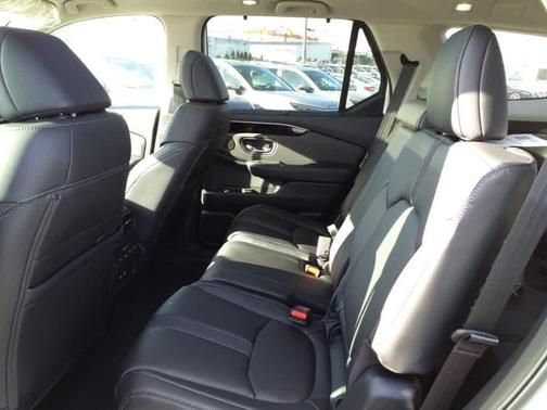 2025 Honda Pilot Touring 8-Passenger