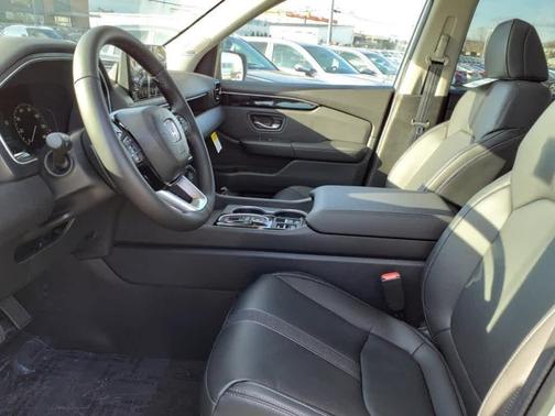 2025 Honda Pilot Touring 8-Passenger