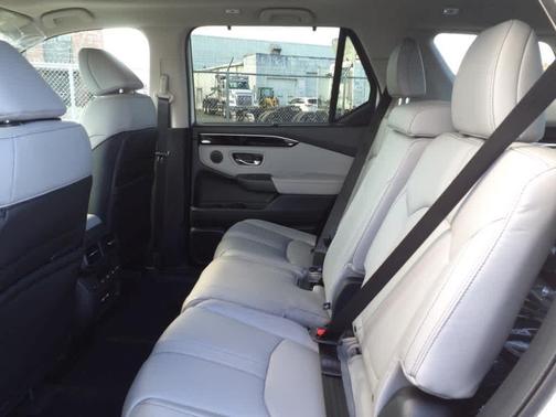 2025 Honda Pilot Touring 8-Passenger