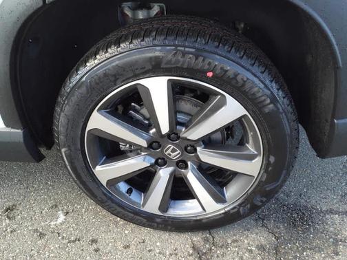 2025 Honda Pilot Touring 8-Passenger