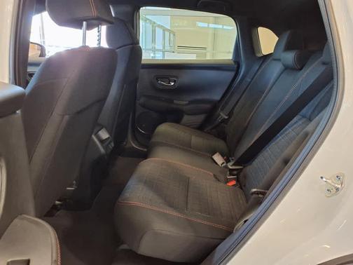 Platinum White Pearl 2027 Honda HR-V Sport