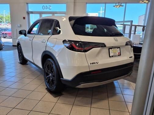 Platinum White Pearl 2027 Honda HR-V Sport