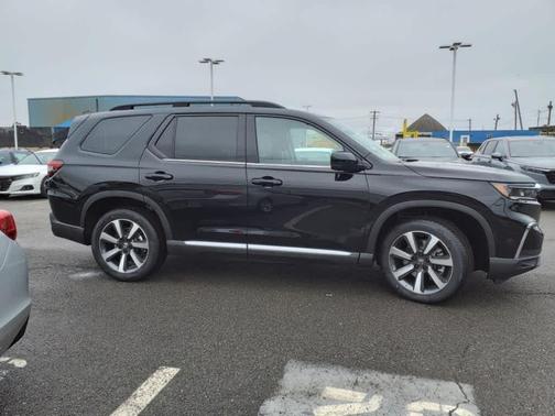 2025 Honda Pilot Touring 8-Passenger