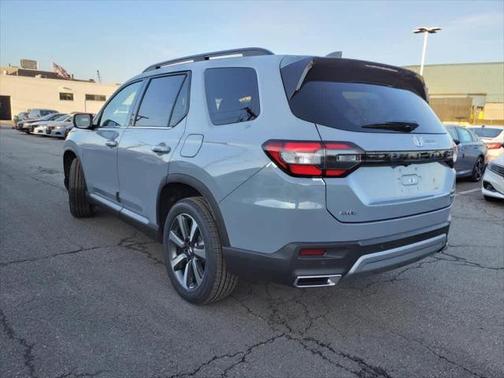 2025 Honda Pilot Touring 8-Passenger
