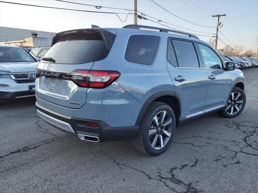 2025 Honda Pilot Touring 8-Passenger
