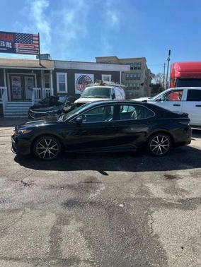 Midnight Black Metallic 2021 Toyota Camry SE