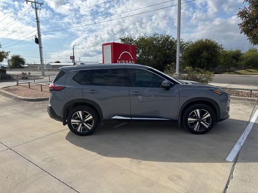 2022 Nissan Rogue SL