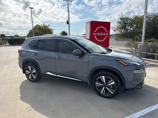 2022 Nissan Rogue SL