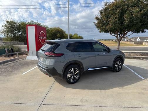 2022 Nissan Rogue SL