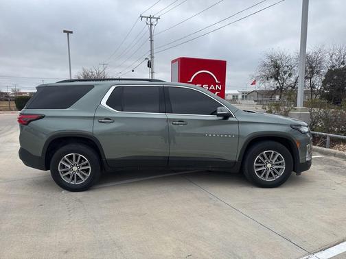 2022 Chevrolet Traverse LT Cloth