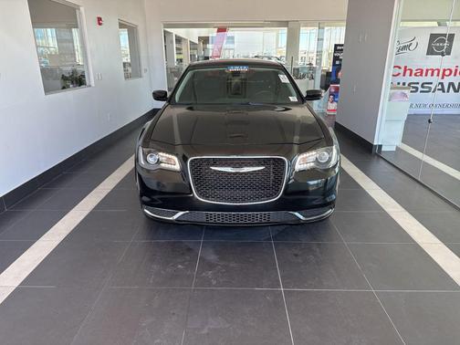 2019 Chrysler 300 Touring
