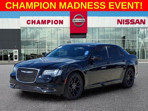 Gloss Black 2019 Chrysler 300 Touring