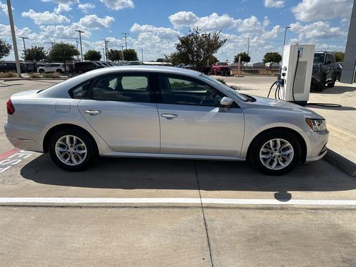 2018 Volkswagen Passat 2.0T S