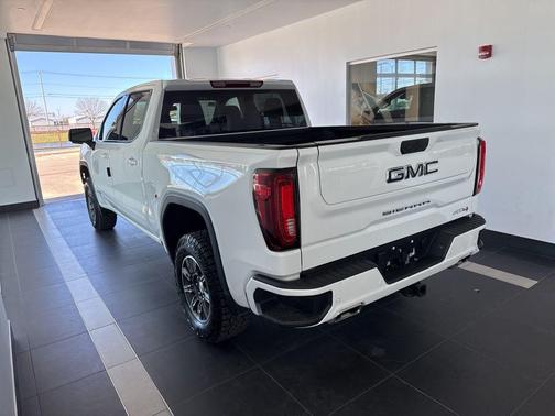 2025 GMC Sierra 1500 AT4