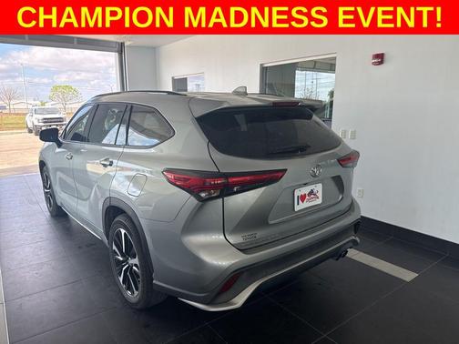 Celestial Silver Metallic 2022 Toyota Highlander XSE