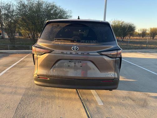 2024 Toyota Sienna LE