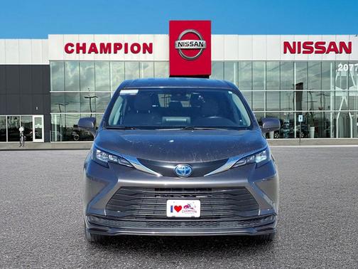 2024 Toyota Sienna LE