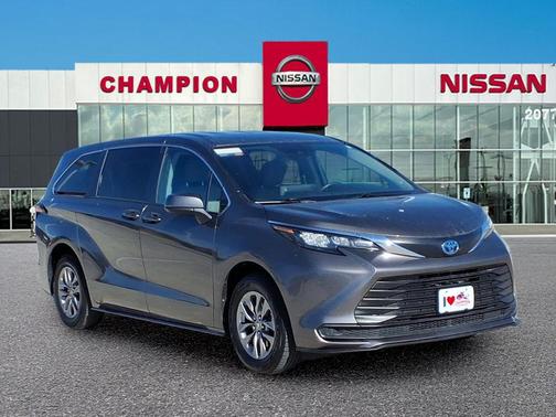 2024 Toyota Sienna LE