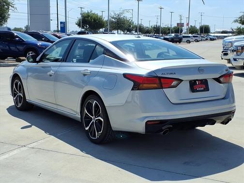 2023 Nissan Altima SR FWD
