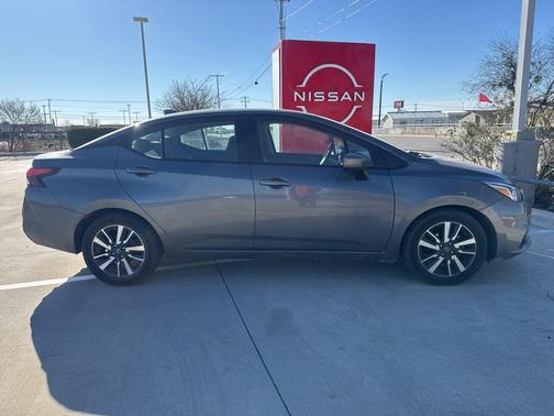 2022 Nissan Versa 1.6 SV